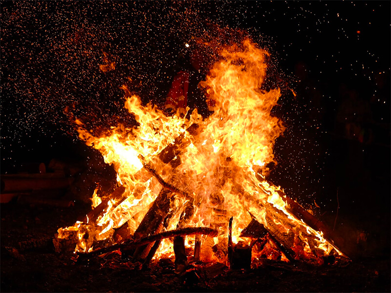 La Flama del Canigó repite protagonismo por Sant Joan en Nou Barris