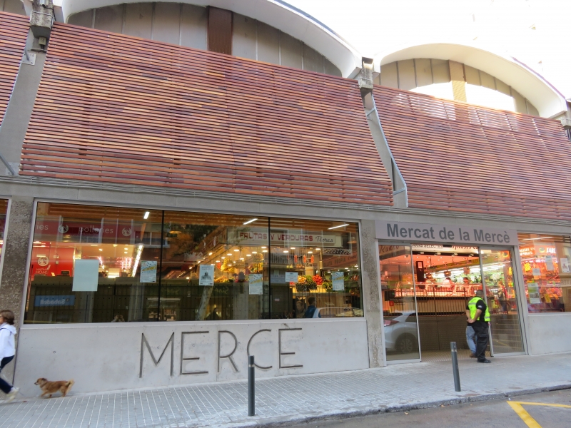 El Mercat de la Mercè lluïa com mai la seva nova façana